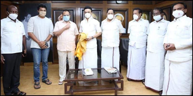 A meeting to work; Another meeting to survive ... screaming DMK seniors