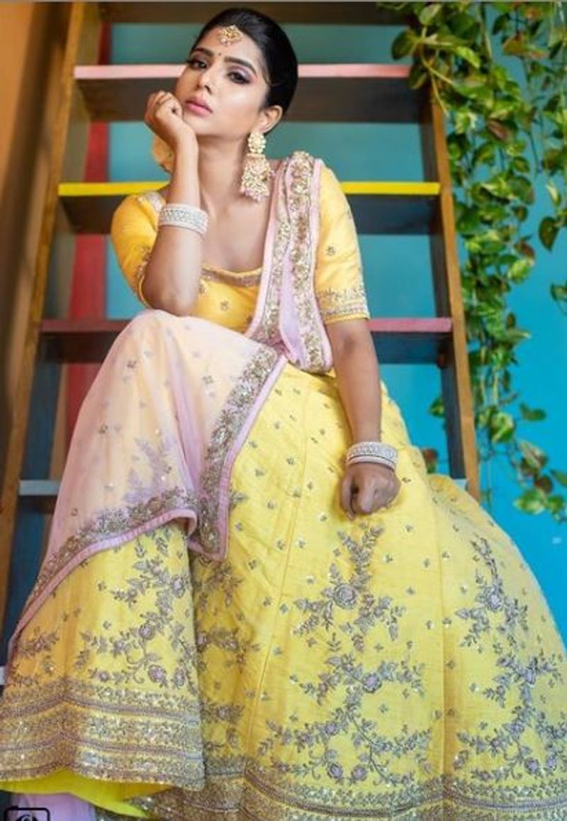 cook with comali pavithra lakshmi latest photos