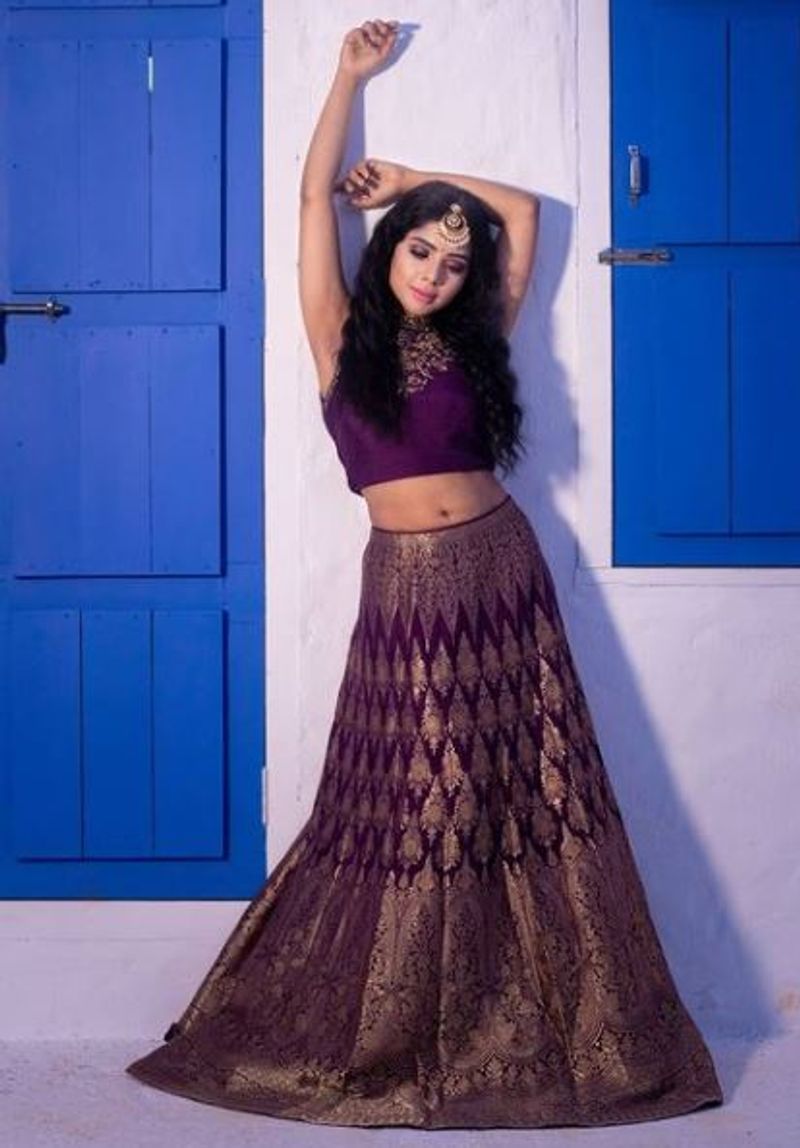cook with comali pavithra lakshmi latest photos