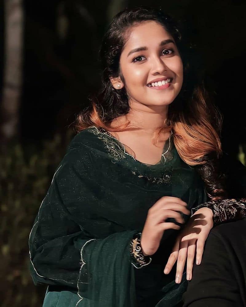 Anikha Surendran glamous photo shoot on birthday release going viral