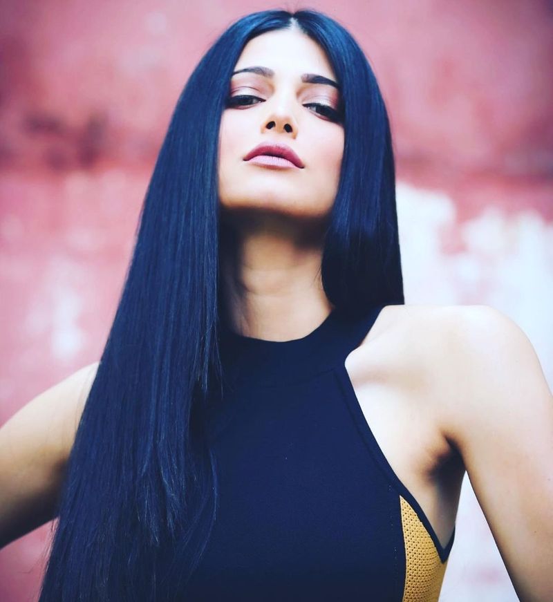 Actress Shurti Hassan hot photo shoot wins internet