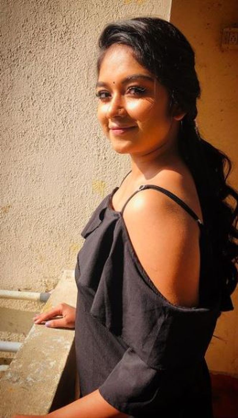 chithi 2 serial actress venba hot modern dress look photo gallery