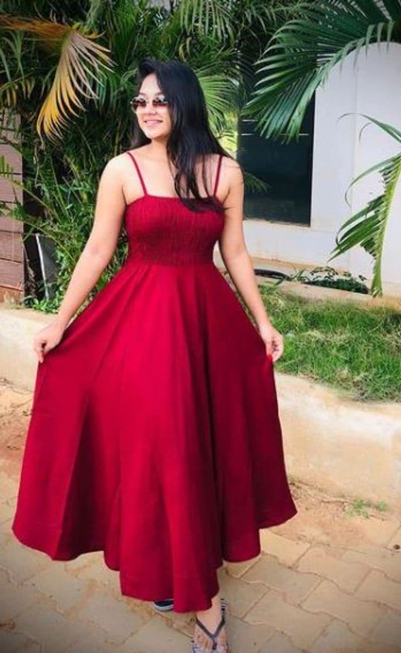 chithi 2 serial actress venba hot modern dress look photo gallery