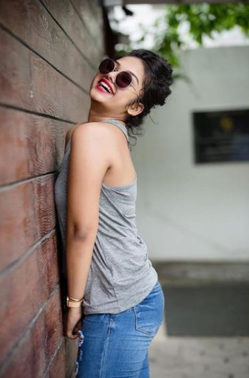 chithi 2 serial actress venba hot modern dress look photo gallery