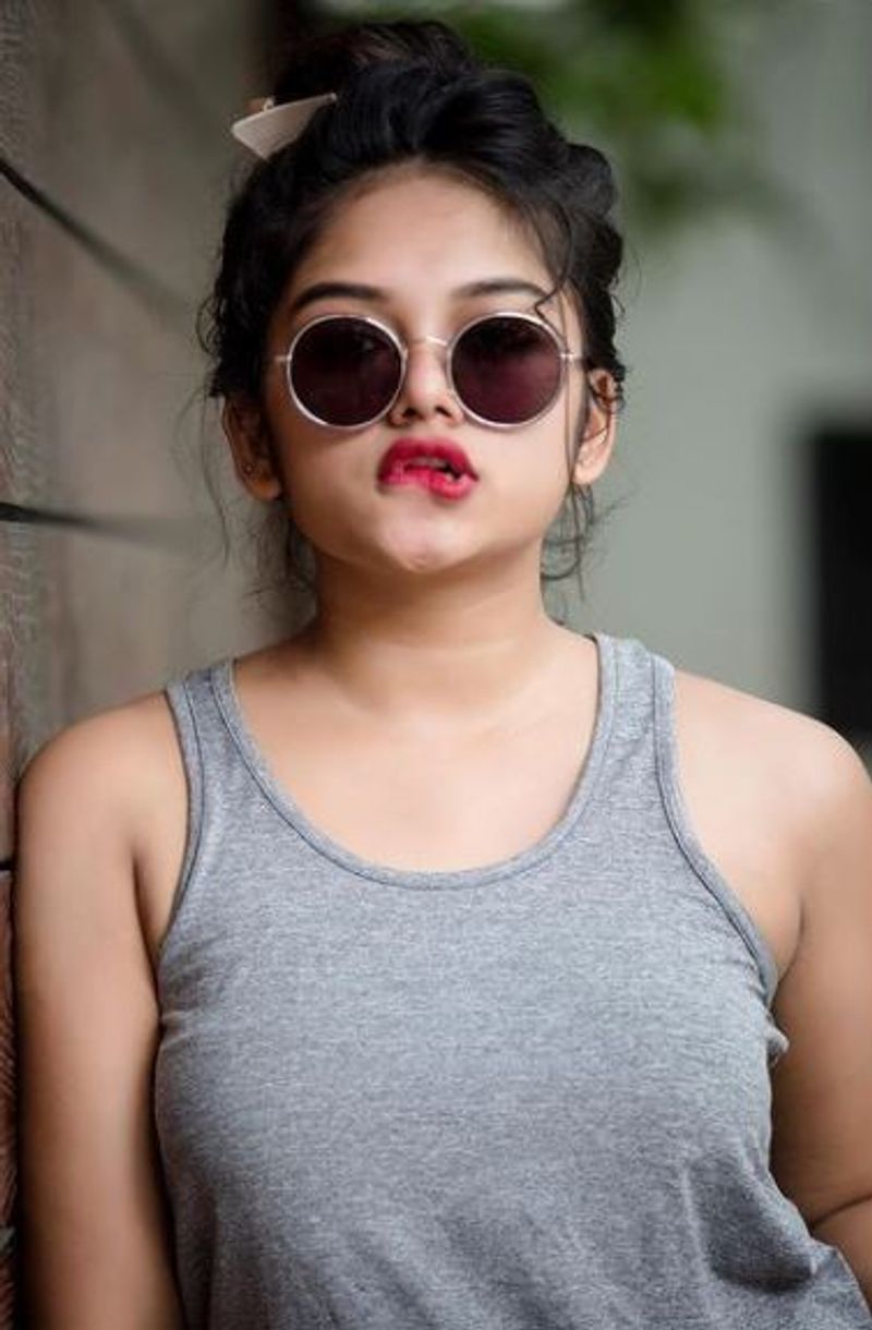 chithi 2 serial actress venba hot modern dress look photo gallery