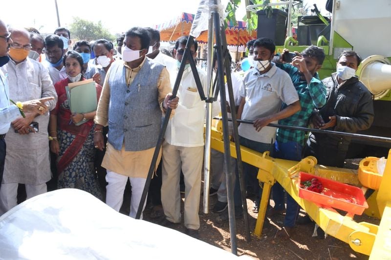 Minister B C Patil Talks Over Farmers grg