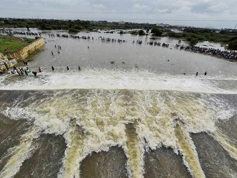 Nivar Cyclone Tamil Nadu and Pondicherry on high alert