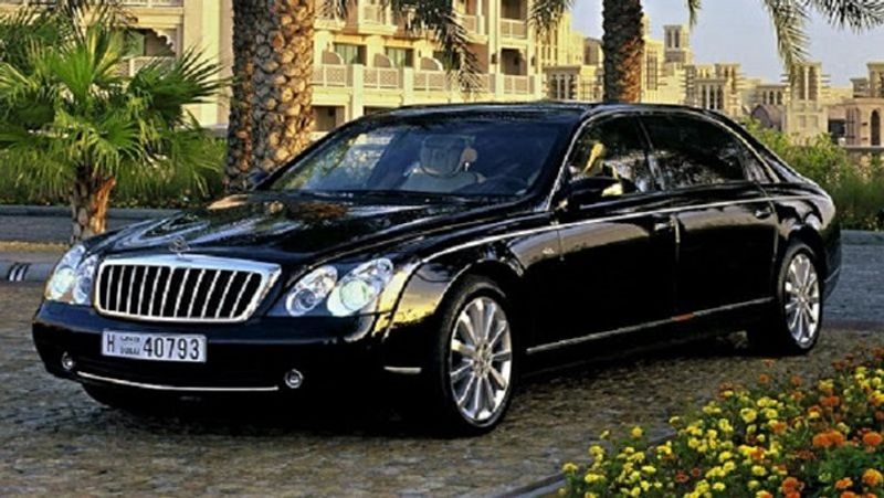 श्लोका मेहता को मर्सडीज मेबैक 62 (Mercedes Maybach 62) भी काफी पसंद है। इसकी कीमत 5 करोड़ रुपए से ज्यादा है। मर्सडीज कंपनी की यह एक बेहद शानदार कार है। 