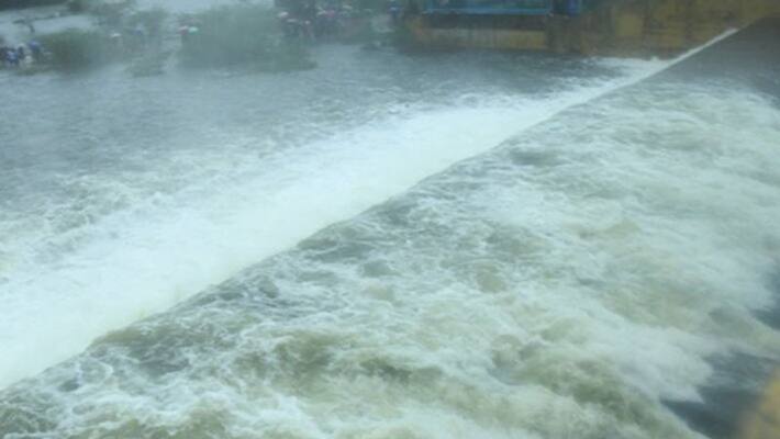 7 thousand canadi water released in Sembarambakkam lake ... People at risk of floods 7 thousand canadi water released in Sembarambakkam lake ... People at risk of floods