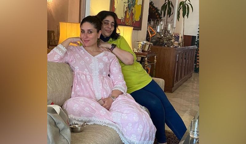 गौरतलब है कि करीना और सैफ ने कुछ समय पहले सोशल मीडिया पर अपने आने वाले बच्चे का ऐलान किया था। इसके बाद से उन्हें फैंस और सेलेब्स की ढेरों बधाइयां मिली थी।
