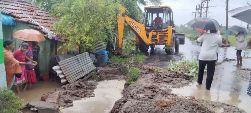 Cyclone Nivar makes landfall near Puducherry, weakens into severe cyclonic storm ALB