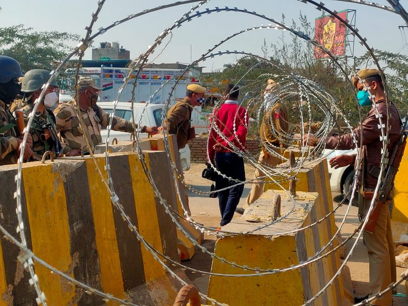 Delhi Chalo central government sent down a paramilitary force to stop the farmers march to delhi