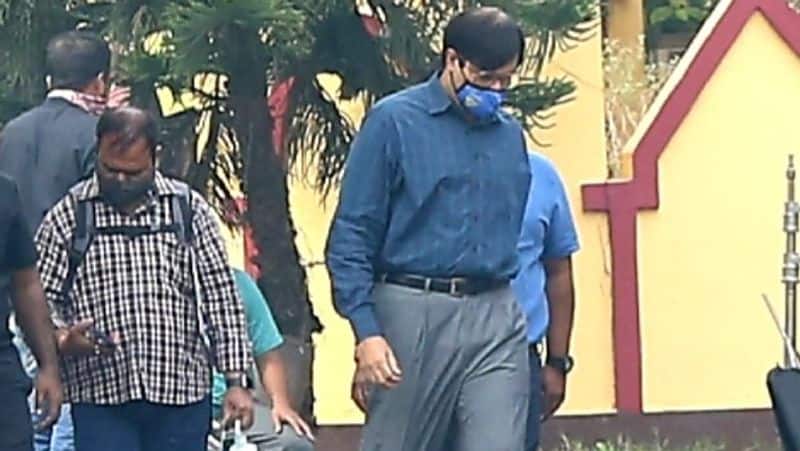 abhishek bachchan first look from his upcoming film bob biswas shooting in kolkata cant recognizable KPJ