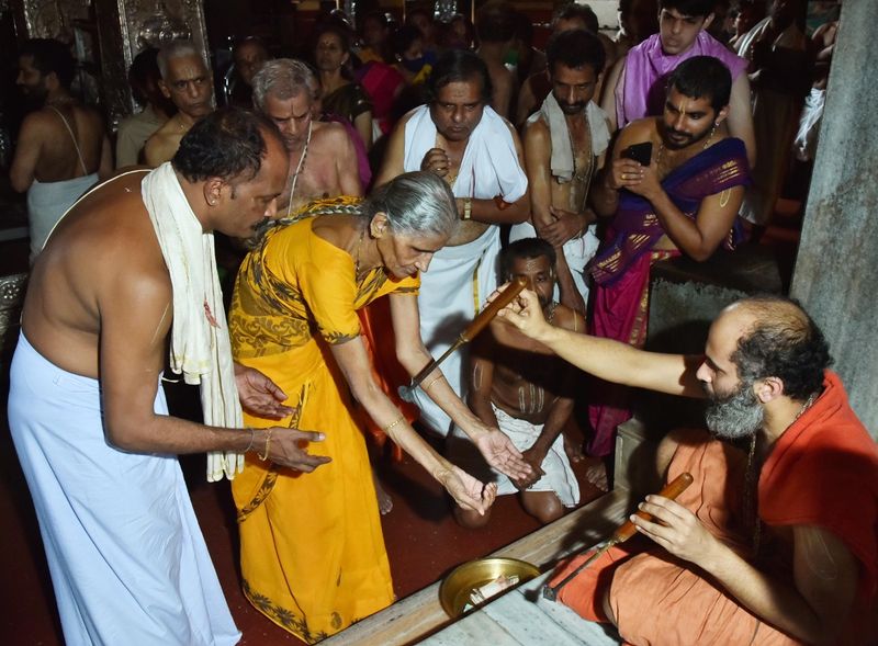 Thapta mudra Dharan in Udupi mutt snr