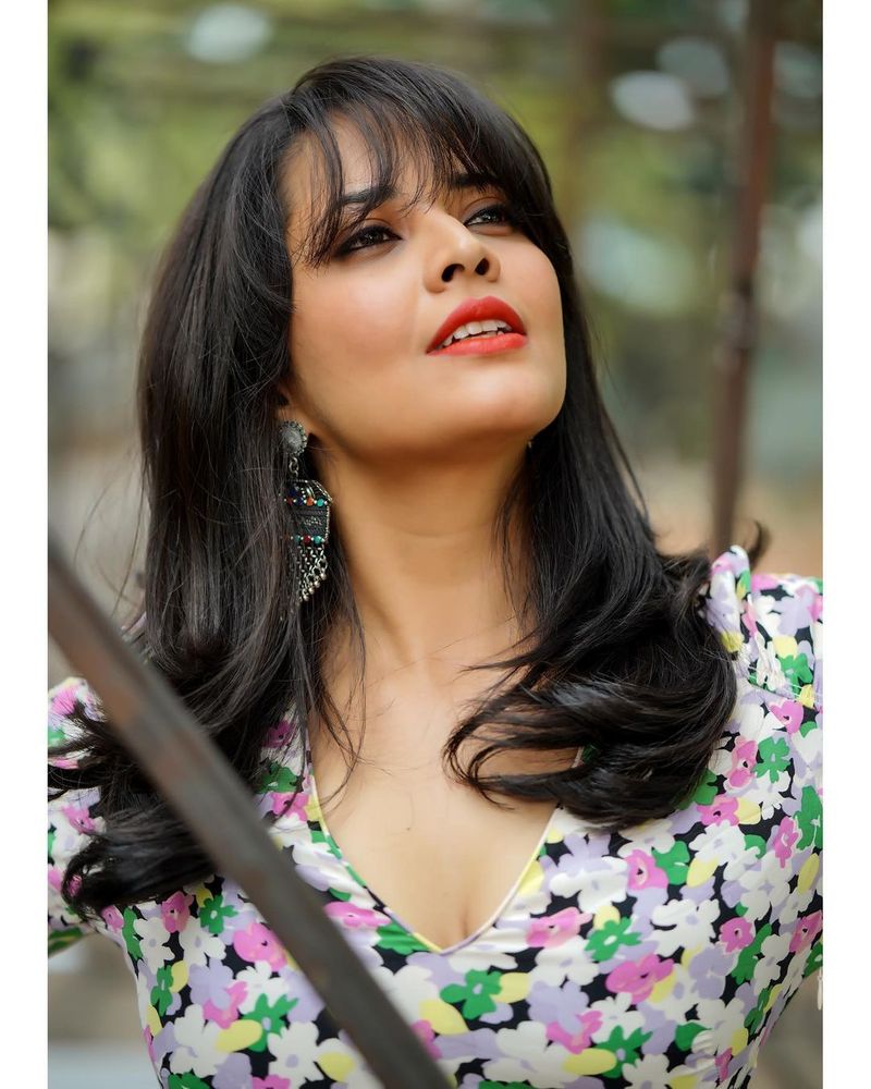 anasuya glamoure photos viral on social media arj
