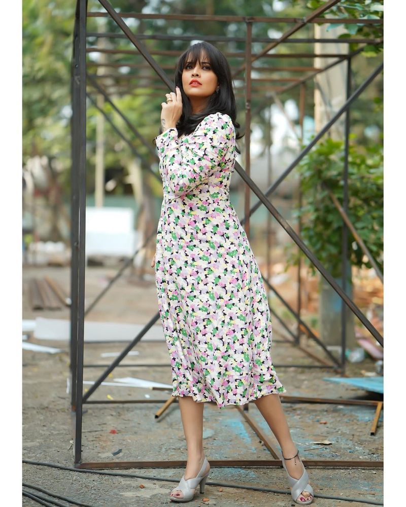 anasuya glamoure photos viral on social media arj