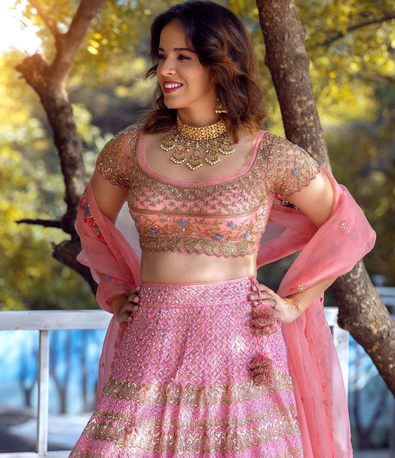 Indian badminton star saina nehwal navel show in lehenga, Saina shares in social media CRA