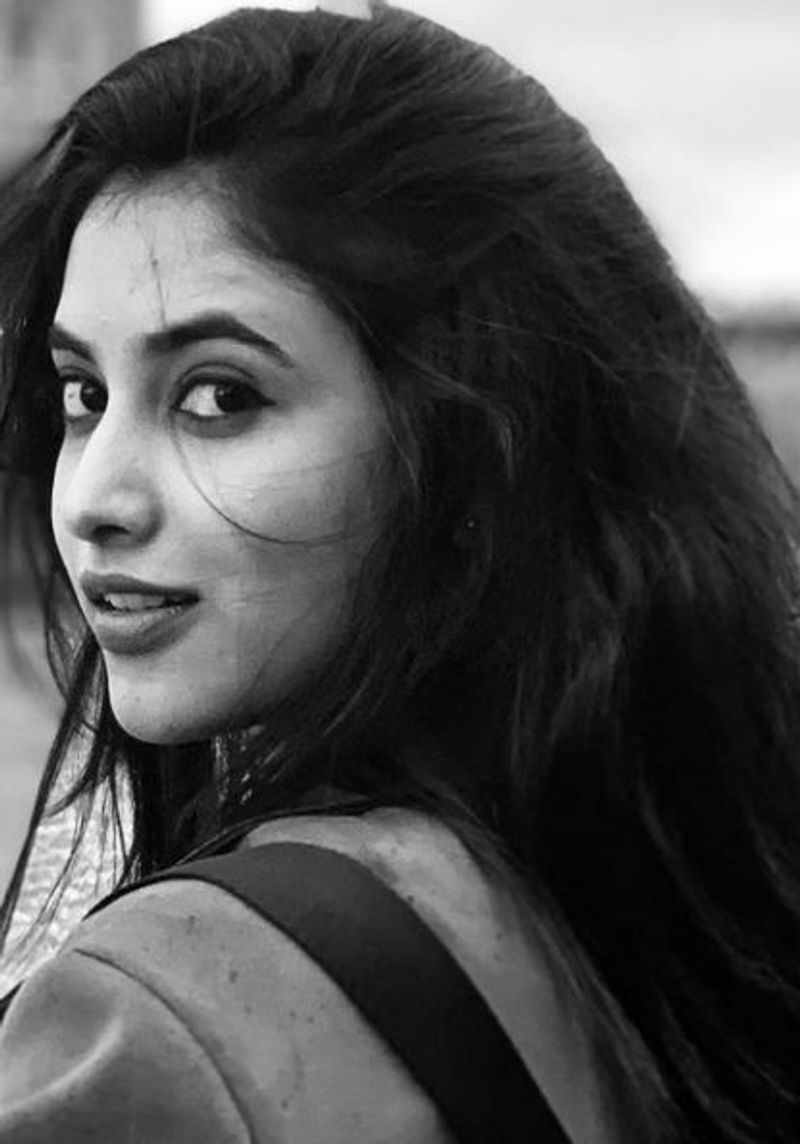 actress priyanka mohan latest modern dress photo gallery