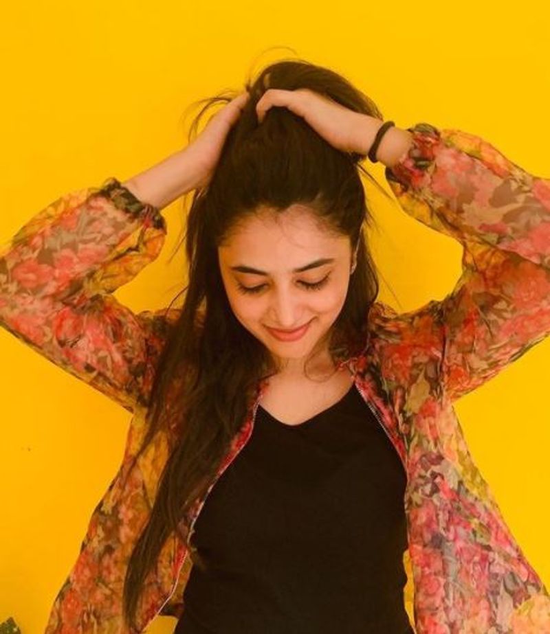 actress priyanka mohan latest modern dress photo gallery