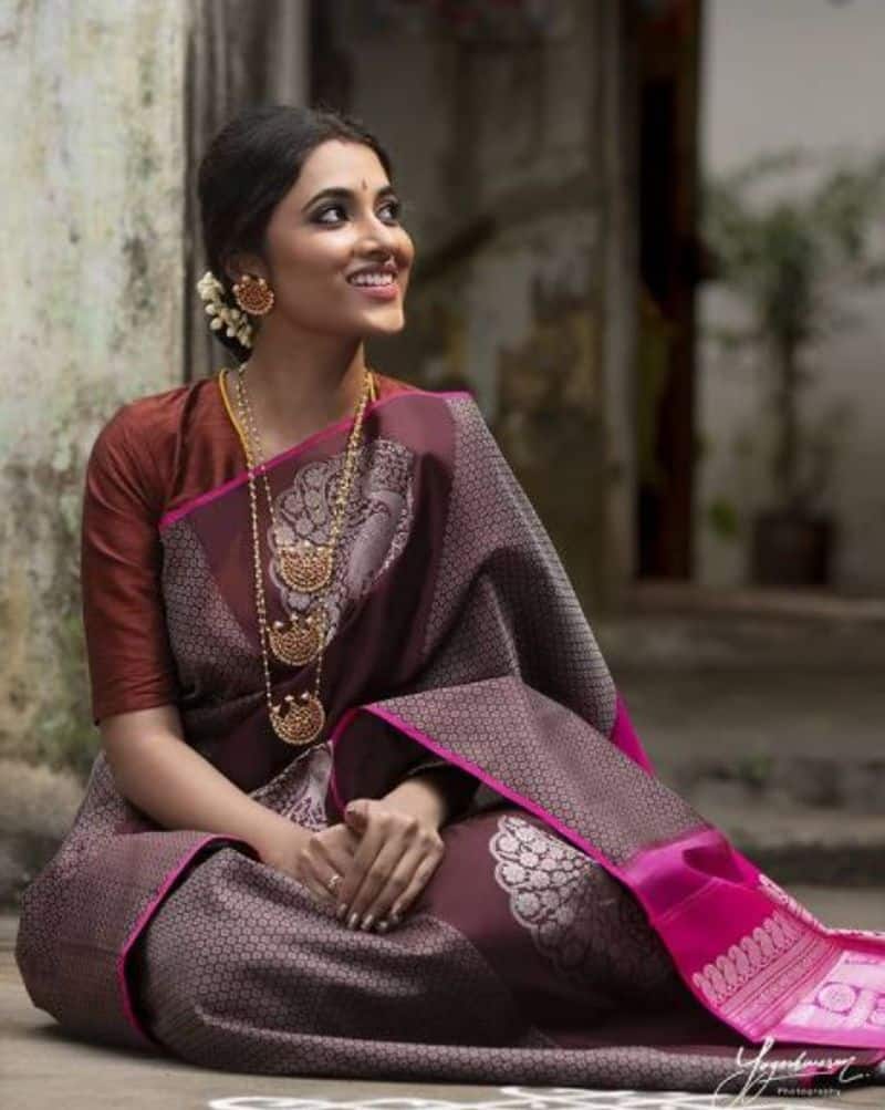 actress priyanka mohan latest modern dress photo gallery