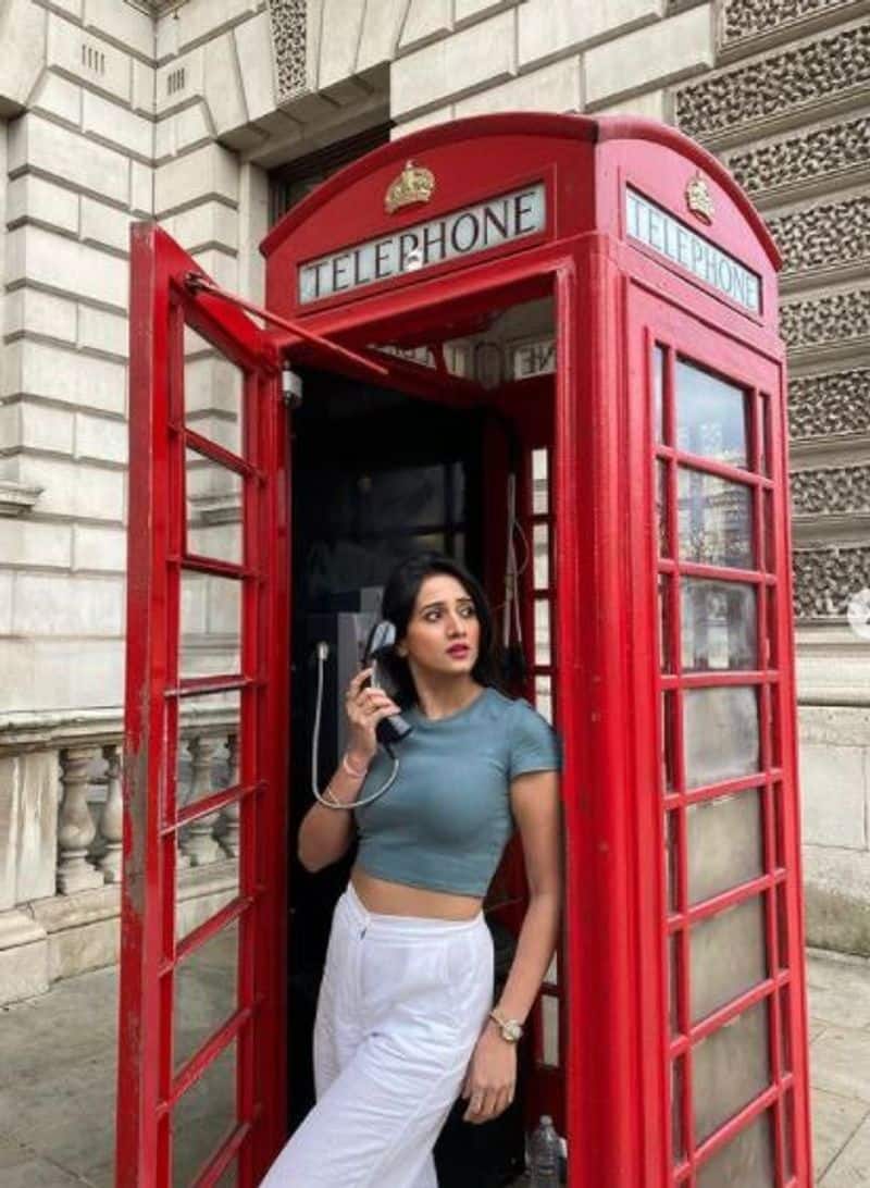 Harshika Poonacha share London travel pictures on Instagram vcs