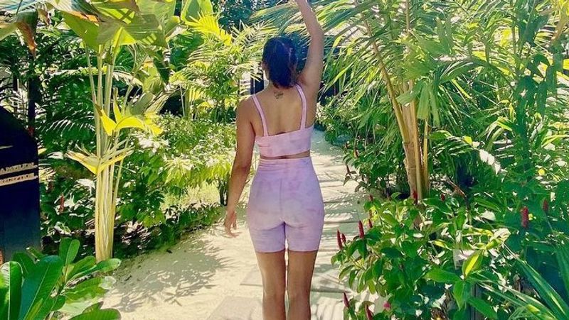 samantha akkineni sizzles white bikini and flaunts her toned body actress chills in maldives share photos have a look KPJ