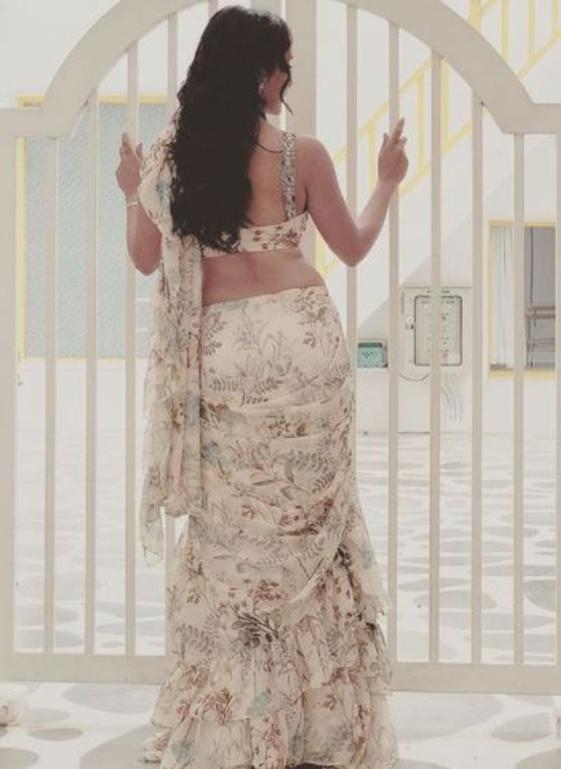 actress priya anand hot saree photo gallery