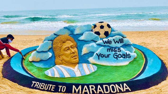 sudarsan pattnaik pays tribute to football legend diego maradona by sand art sudarsan pattnaik pays tribute to football legend diego maradona by sand art