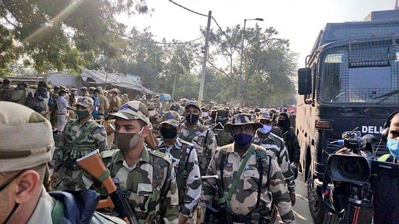 Delhi Chalo Farmers march Punjab Haryana Updates police border-VPN