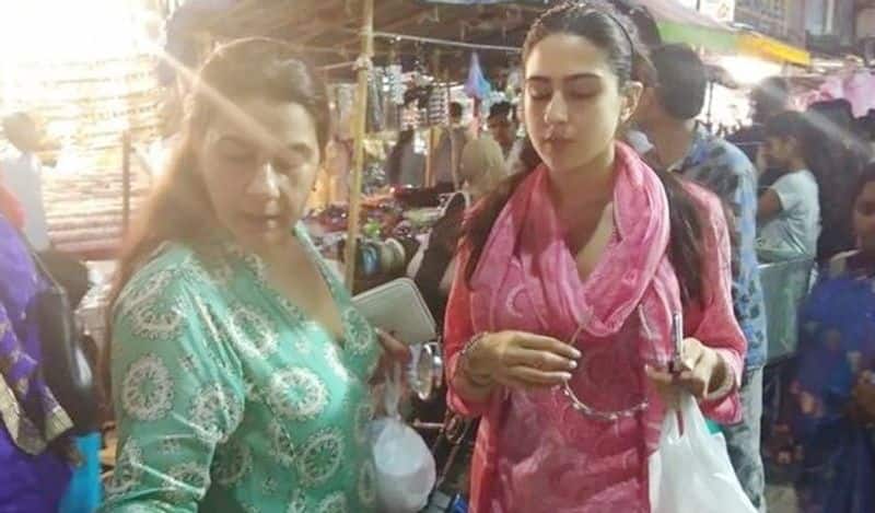 sara ali khan janhvi kapoor malaika arora bollywood celebrities who charm of street shopping