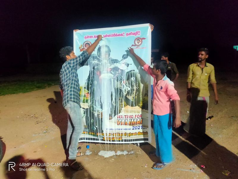 இந்நிலையில் எந்த ஒரு ஹீரோவின் படமும் செய்யாத சாதனையை இதுவரை ஃபர்ஸ்ட் லுக் போஸ்டர் கூட வெளியாகாத வலிமை படக்குழு செய்து முடித்துள்ளதாக தகவல் வெளியாகியுள்ளது.
