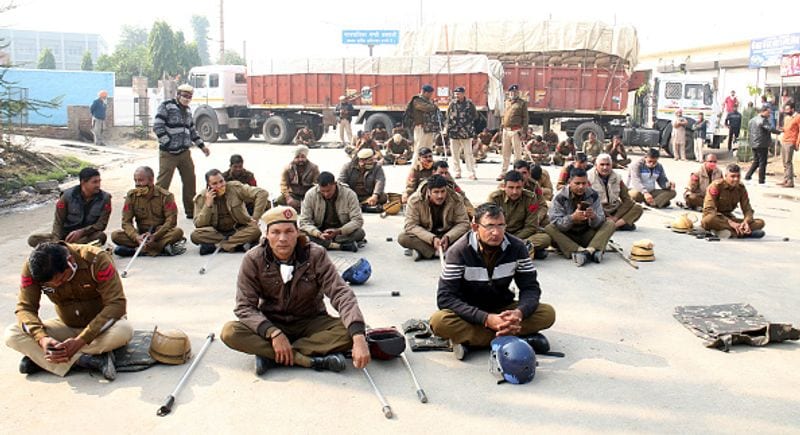Delhi Chalo Farmers and police clash on the Delhi border