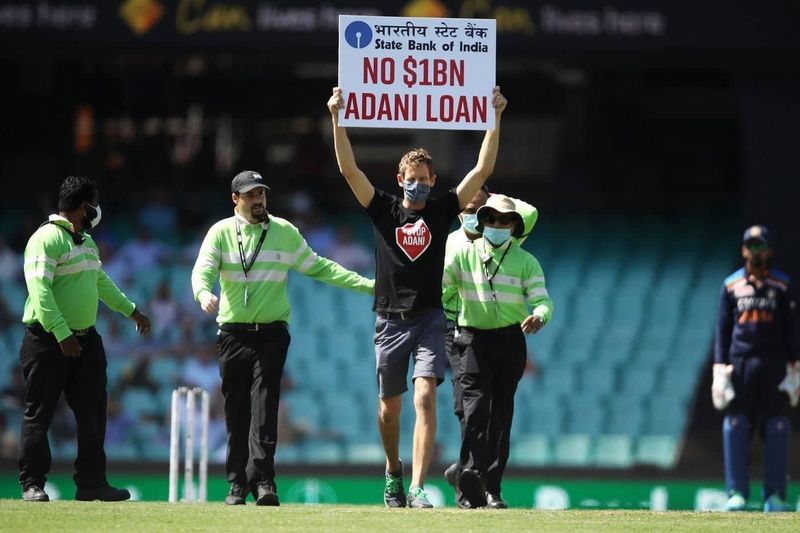 india vs australia 2020 stop adani protesters run on sydney pitch to interrupt 1st odi see photos kpt