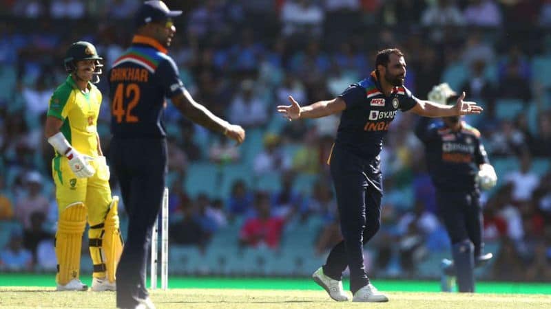 India vs Australia: Indian captain Virat Kohli looks very depressive and not happy with bowling CRA