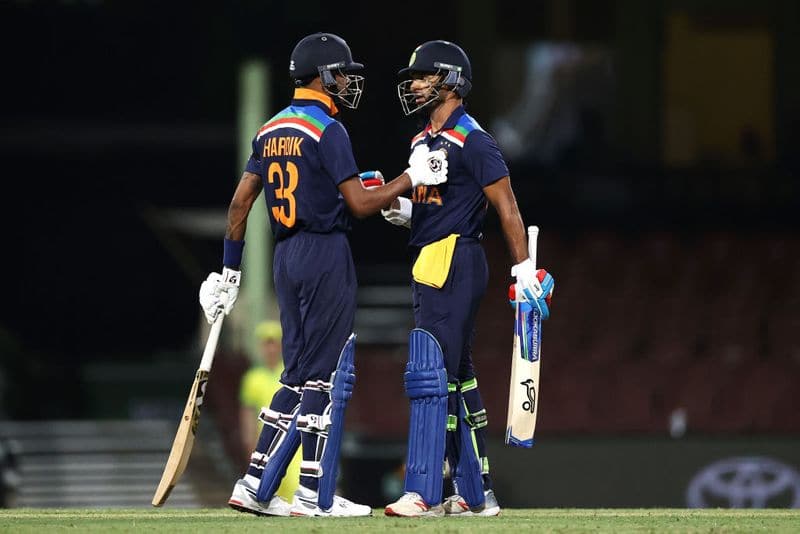 IND vs AUS: Hardik pandya, Shikhar Dhawan super innings, but Team India failed to win the 1st ODI CRA