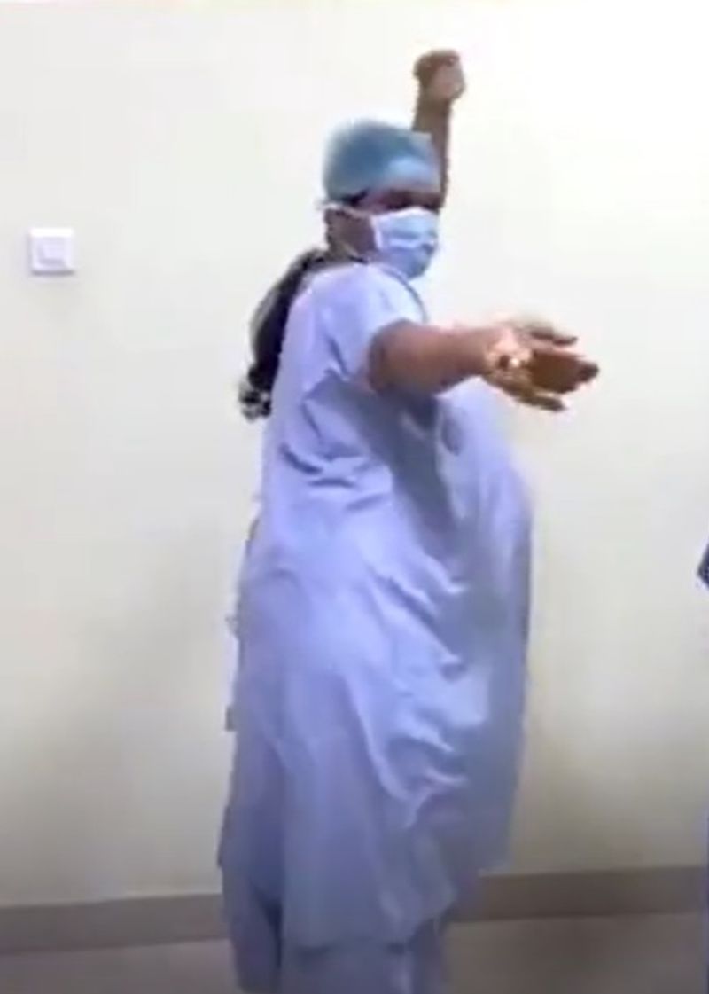 मीडिया रिपोर्ट्स के मुताबिक डॉक्टर ज्योति श्रीवास्तव का कहना है कि डिलीवरी से पहले और उस दौरान जिस दर्द से गुजरना होता है, उसे बता पाना मुश्किल है। यह दर्द कई बार गर्भवती महिला की मनोदशा को प्रभावित करता है, उसे दूर करने और सुरक्षित डिलीवरी की जिम्मेदारी उसके चिकित्सक की होती है।
