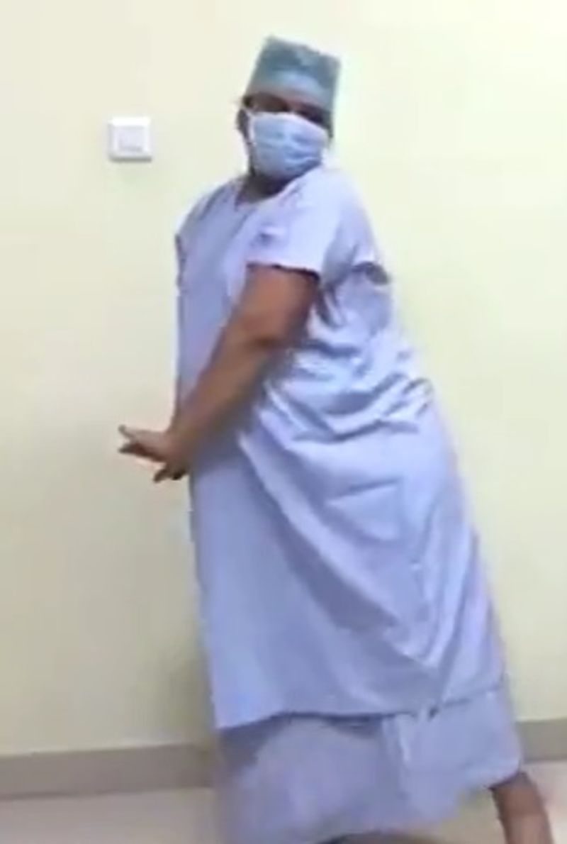 डॉक्टर ज्योति श्रीवास्तव ने ऑपरेशन थियेटर में डिलीवरी से महज 10 मिनट पहले विनीता को डांस के लिए कहा। इस दौरान डॉक्टर ने भी उनके साथ डांस किया।
