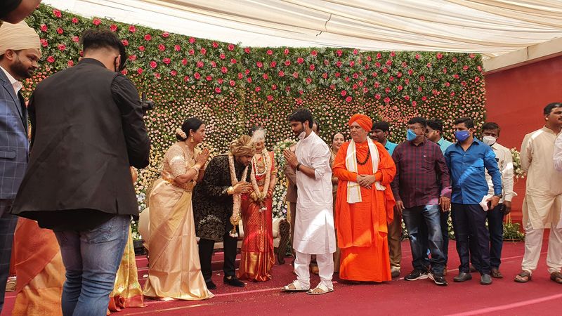 karnataka Leaders In Belagavi Congress MLA lakshmi hebbalkar son marriage at Goa rbj