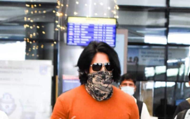 hero yash came to hyderabad for kgf2 shooting  arj