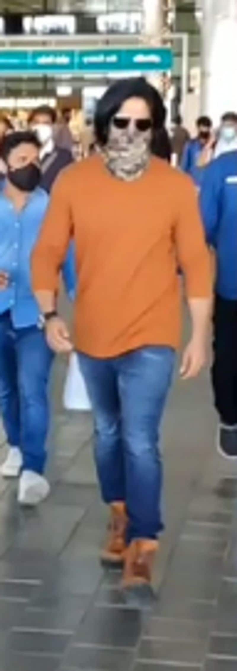 hero yash came to hyderabad for kgf2 shooting arj