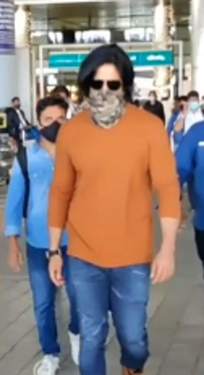 hero yash came to hyderabad for kgf2 shooting  arj