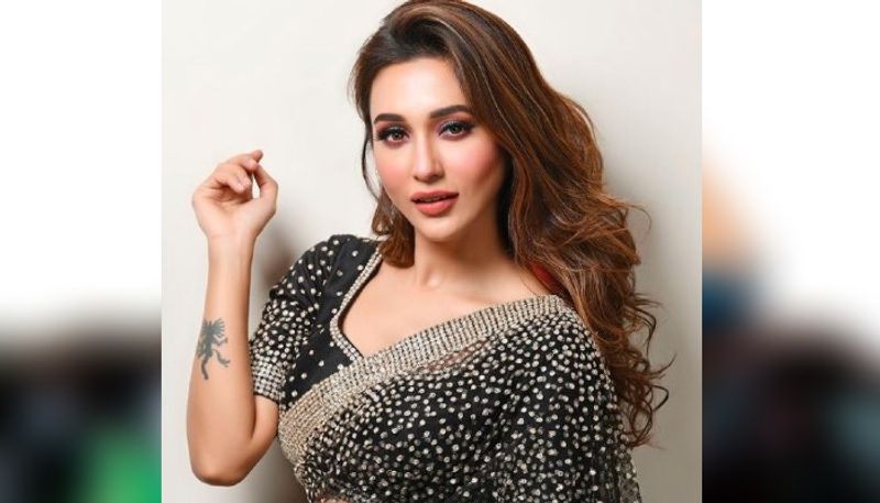 এর দাম কম, তাই অনলাইনে ওর্ডার করে নেওয়া যেতে পারে। এটা আপনার মুড ও মুনকে সতেজ রাখবে।