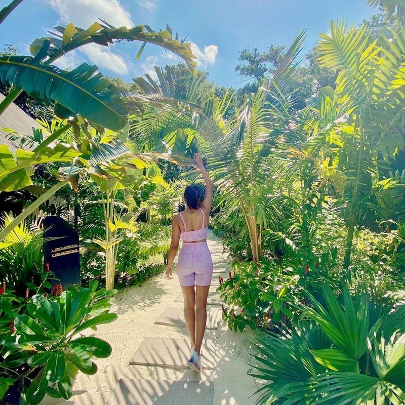 samantha and rakul heats maldives beaches with their bikin poses ksr