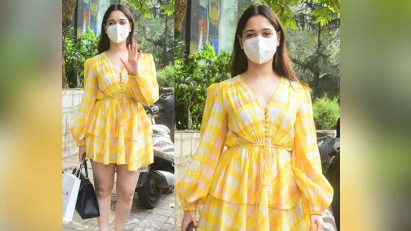 akshay kumar actress tamannaah bhatia feel uncomfortable in short dress at lunch time with friends photos viral KPJ