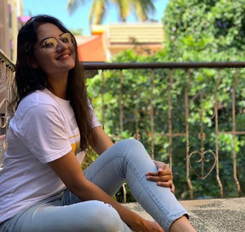 ಹತ್ತು ದಿನದ ಶೂಟಿಂಗ್ ಪ್ಲಾನ್:ಸದ್ಯಕ್ಕೆ ಹತ್ತು ದಿನದ ಶೂಟಿಂಗ್ ಪ್ಲಾನ್ ಮಾಡ್ಕೊಂಡು ಬಂದಿದ್ದೀವಿ. ಅಷ್ಟರ ಒಳಗೆ ಲಾಕ್ಡೌನ್ ಮುಗಿದರೆ ಸರಿ, ಇಲ್ಲಾಂದ್ರೆ ಇಲ್ಲೇ ಶೂಟಿಂಗ್ ಮುಂದುವರಿಯಬಹುದು ಎಂದಿದ್ದಾರೆ ನಟಿ.