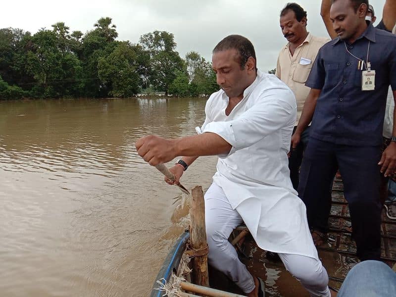 AP Minister mekapati goutham reddy travels local boat