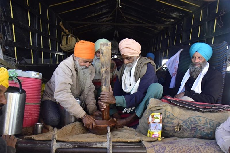 delhi chalo march farmers protest continues on third day photo story