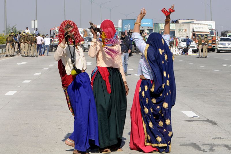 delhi chalo march farmers protest continues on third day photo story