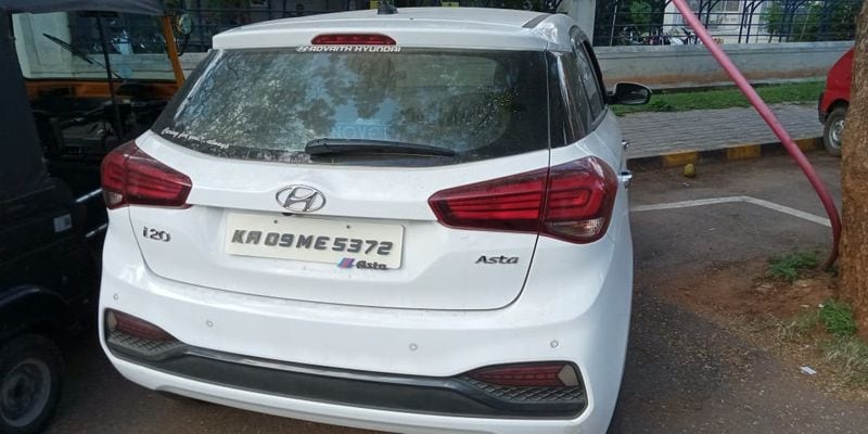Thieves Theft 10 lakh in Mysuru grg