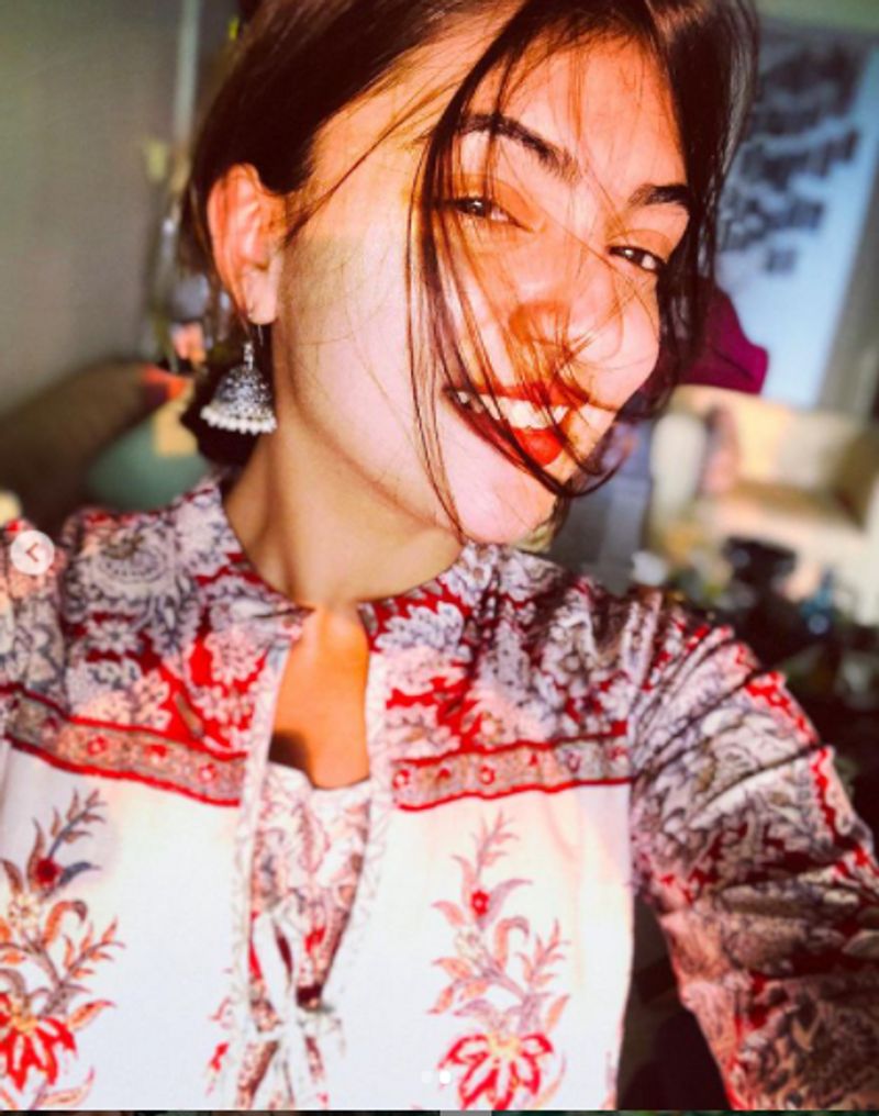 This friend of Meghana raj mollywood actress Nazriya Nazim is expert in giving expressions dpl
